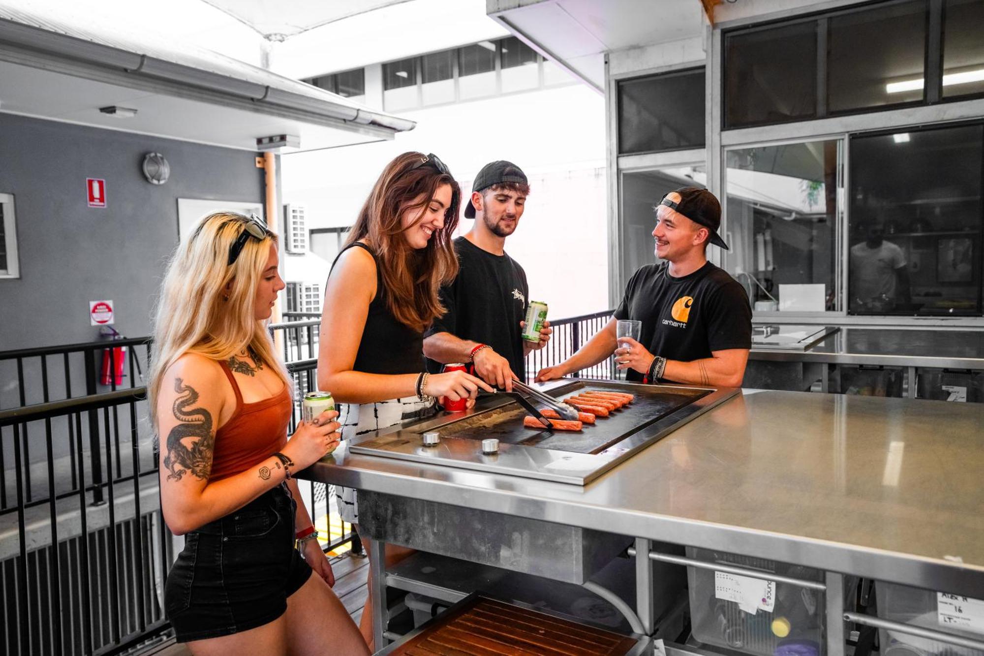 Mad Monkey Jungle Hostel Cairns Kültér fotó
