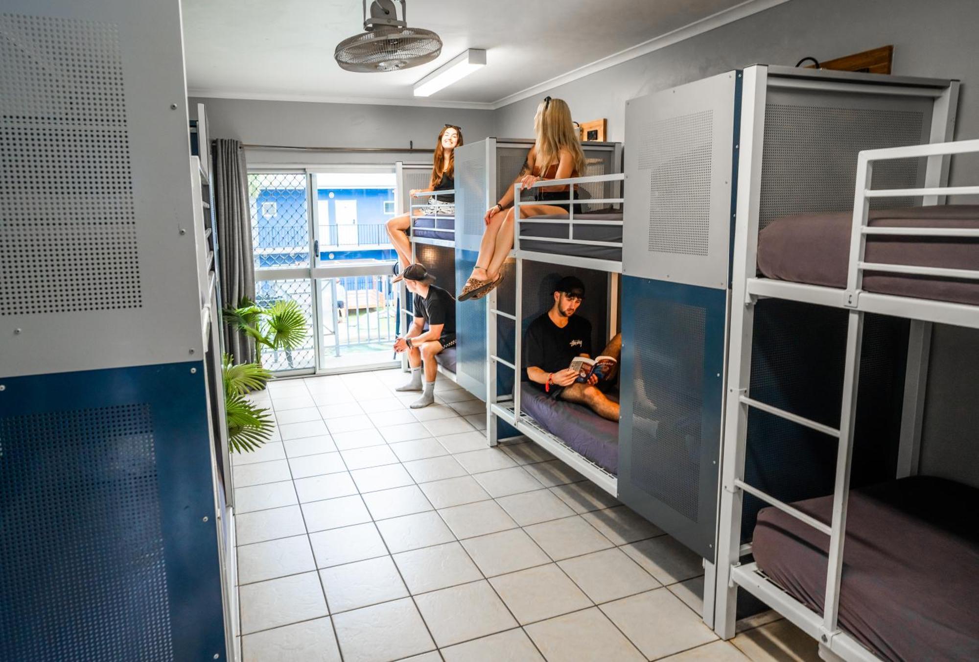 Mad Monkey Jungle Hostel Cairns Kültér fotó